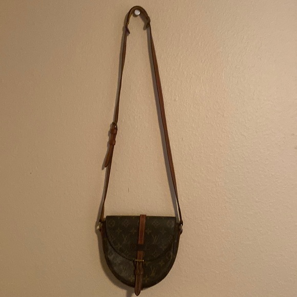 Louis Vuitton Chantilly PM Crossbody purse - Picture 4 of 9